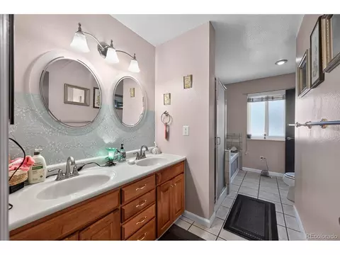 Bath - 11892 W Dumbarton Dr, Morrison, CO 80465 photo 2 of 2