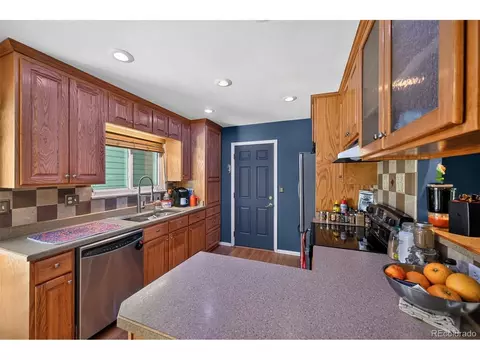 Kitchen - 11892 W Dumbarton Dr, Morrison, CO 80465 photo 2 of 4