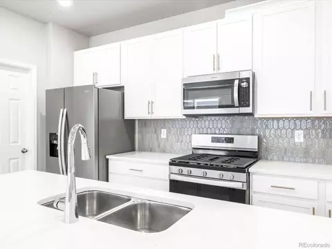 22495 E 7th Pl, Aurora, CO 80018 photo 4