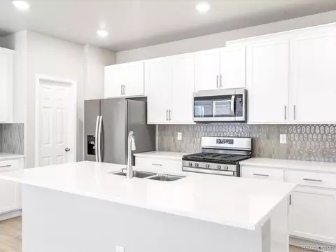 22495 E 7th Pl, Aurora, CO 80018 photo 3