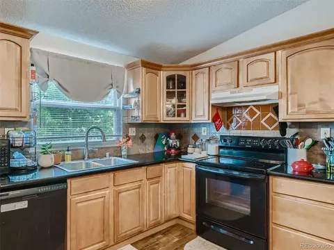 246 Jefferson Dr, Bennett, CO 80102 photo 11