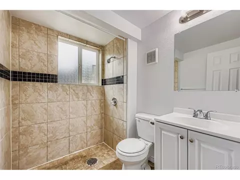 5426 Eagle St, Denver, CO 80239 photo 15
