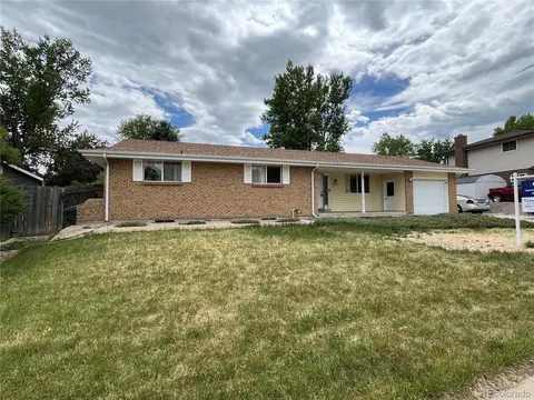 8622 W Warren Ln, Lakewood, CO 80227