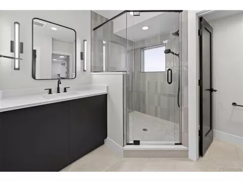 Bath - 838 N Cherry St #2, Denver, CO 80220 photo 3 of 5