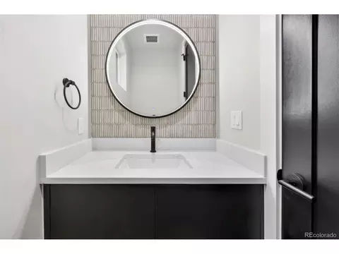 Bath - 838 N Cherry St #2, Denver, CO 80220 photo 1 of 5