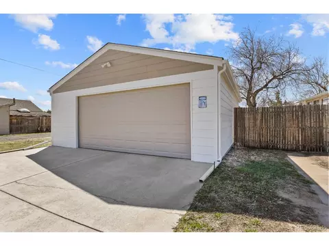 490 4th St, Bennett, CO 80102 photo 3