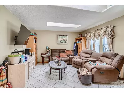 20090 E Batavia Dr, Aurora, CO 80011 photo 2