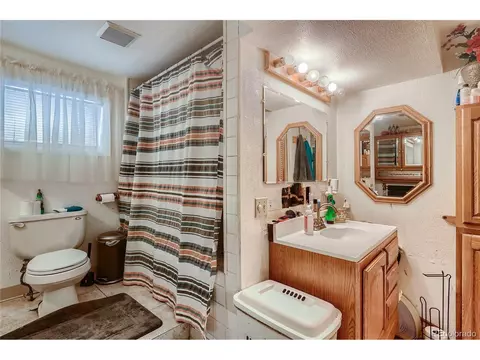 20090 E Batavia Dr, Aurora, CO 80011 photo 9