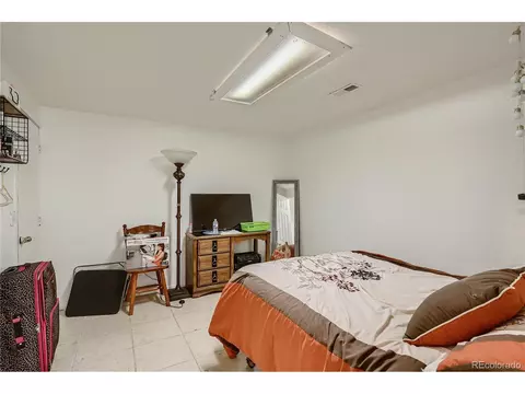 20090 E Batavia Dr, Aurora, CO 80011 photo 10