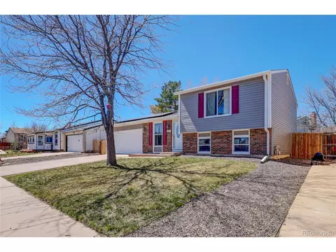 165 Hancock Ct, Bennett, CO 80102 photo 2