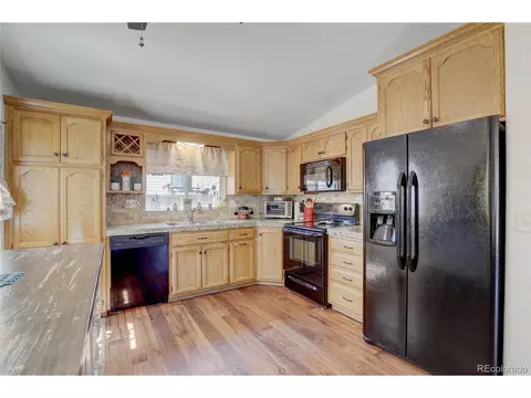 165 Hancock Ct, Bennett, CO 80102 photo 9