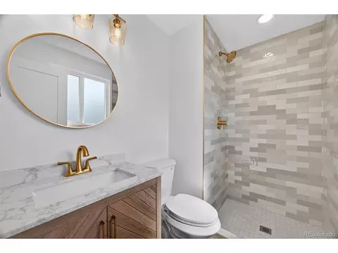 Bath - 4423 Alberta Ct, Boulder, CO 80301 photo 2 of 3