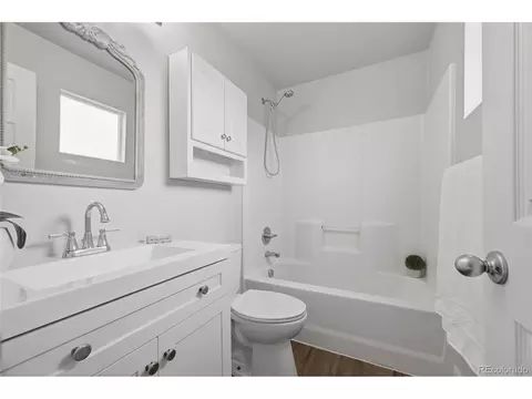 Bath - 444 Frontier Ln, Johnstown, CO 80534 photo 3 of 4