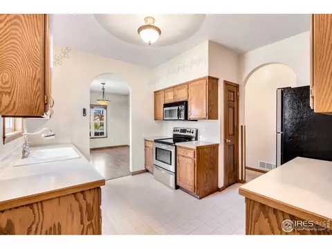 217 E Iowa Ave, Berthoud, CO 80513 photo 4