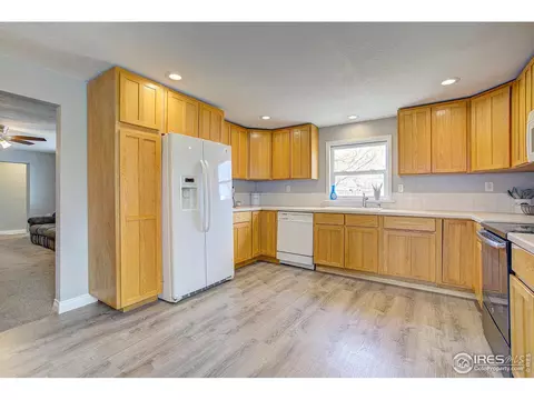 824 E 16th St, Greeley, CO 80631 photo 9