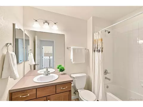 Bath - 8705 E 29th Pl, Denver, CO 80238 photo 2 of 4