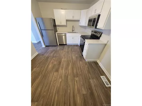 5552 Abilene St, Denver, CO 80239 photo 3