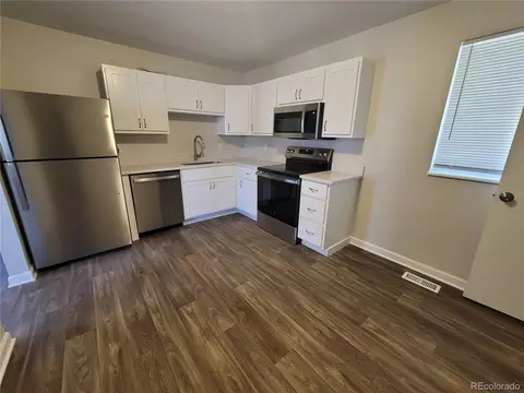 5552 Abilene St, Denver, CO 80239 photo 2