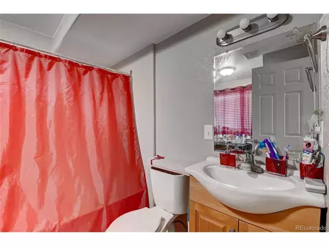 4877 Duluth Ct, Denver, CO 80239 photo 25