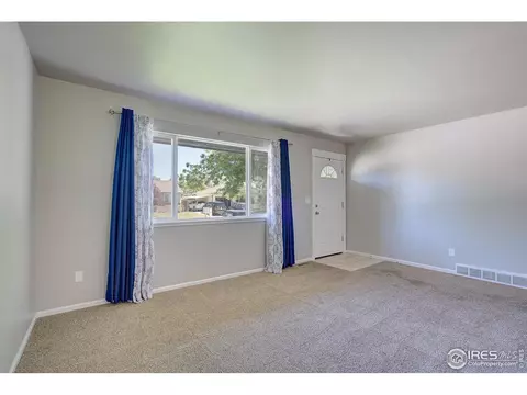 910 Mesa Ct, Windsor, CO 80550 photo 3