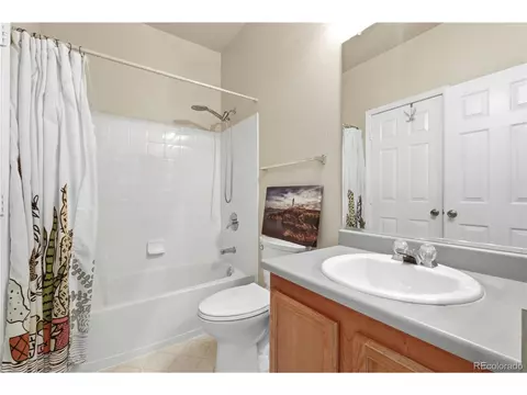 Bath - 18939 E Warren Cir #E302, Aurora, CO 80013 photo 1 of 3
