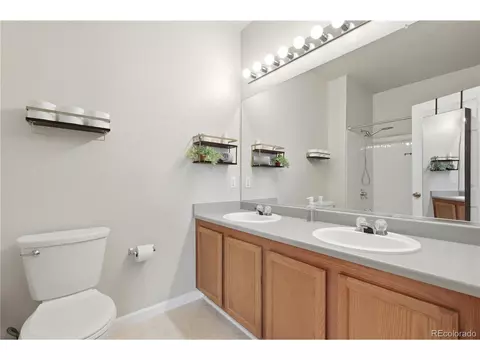 Bath - 18939 E Warren Cir #E302, Aurora, CO 80013 photo 2 of 3