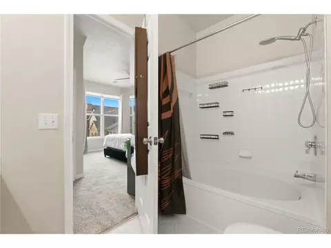 Bath - 18939 E Warren Cir #E302, Aurora, CO 80013 photo 3 of 3