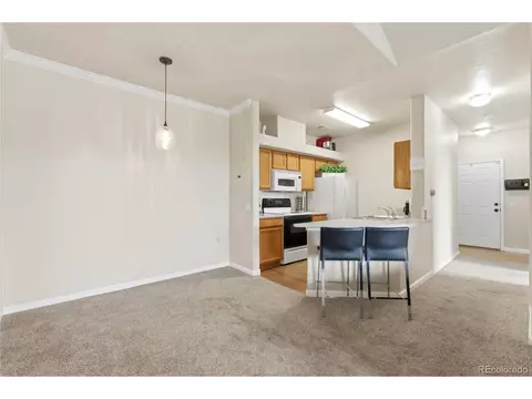 Dining - 18939 E Warren Cir #E302, Aurora, CO 80013 photo 1 of 2