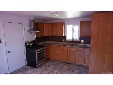 10941 E 6th Pl, Aurora, CO 80010 photo 4