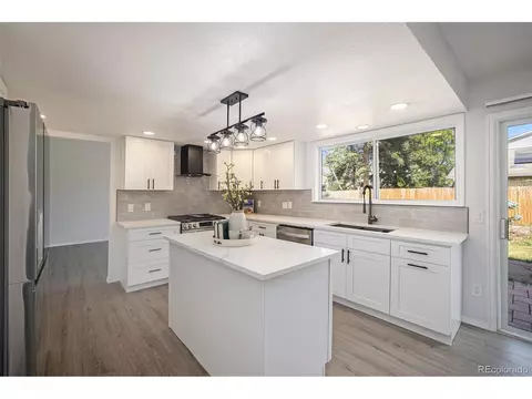 2042 S Moline Way, Aurora, CO 80014