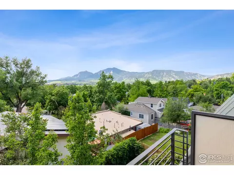 2108 Mesa Dr, Boulder, CO 80304 photo 2