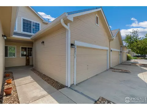 12271 E 2nd Dr, Aurora, CO 80011 photo 1