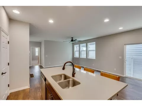 15747 Elk Pl, Denver, CO 80239 photo 9