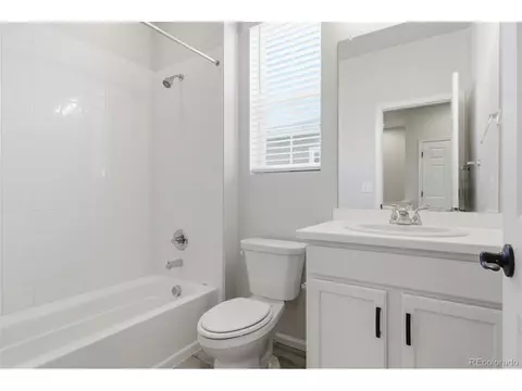 Bath - 24380 E 42nd Ave, Aurora, CO 80019 photo 3 of 3