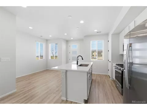 Kitchen - 24380 E 42nd Ave, Aurora, CO 80019 photo 2 of 4