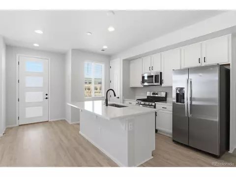 Kitchen - 24380 E 42nd Ave, Aurora, CO 80019 photo 3 of 4