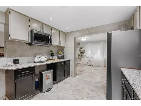 Kitchen - 3017 Cimarron St, Aurora, CO 80011 photo 3 of 6