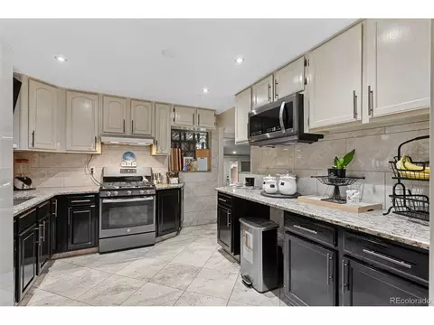 Kitchen - 3017 Cimarron St, Aurora, CO 80011 photo 4 of 6