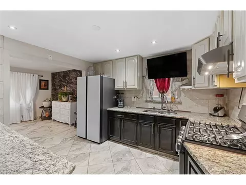 Kitchen - 3017 Cimarron St, Aurora, CO 80011 photo 5 of 6