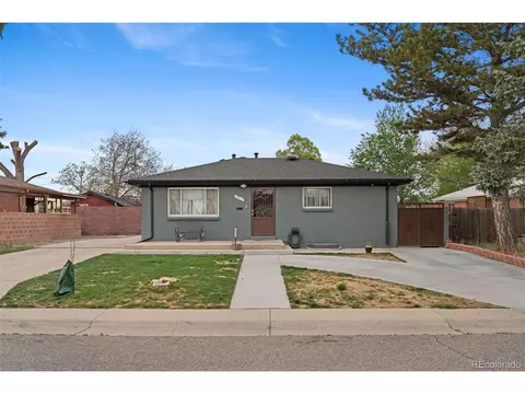 Exterior - 3017 Cimarron St, Aurora, CO 80011 photo 2 of 7