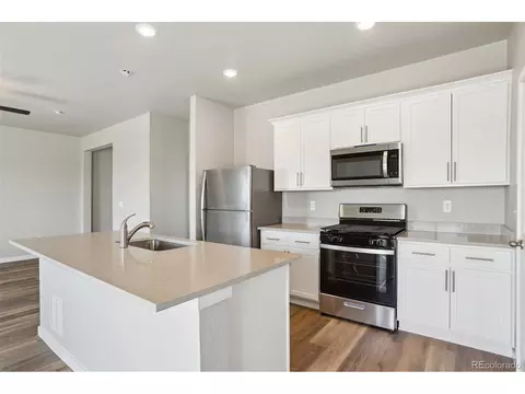 Kitchen - 48160 Shetland Dr, Bennett, CO 80102 photo 3 of 5