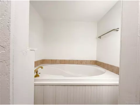 Bath - 3000 Sundown Dr, Berthoud, CO 80513 photo 4 of 4