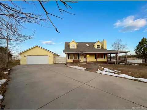 Exterior - 3000 Sundown Dr, Berthoud, CO 80513 photo 3 of 12