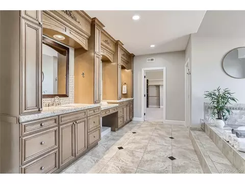 Bath - 500 Jackson St, Denver, CO 80206 photo 2 of 6