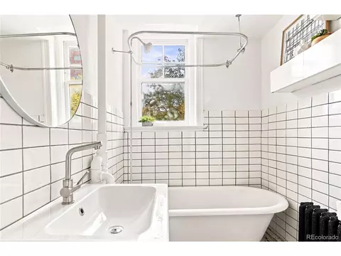Bath - 215 E 11th Ave #C2, Denver, CO 80203 photo 1 of 2