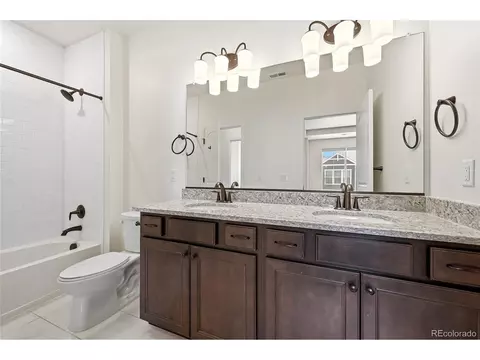 Bath - 23709 E Ida Dr #E, Aurora, CO 80016 photo 1 of 2