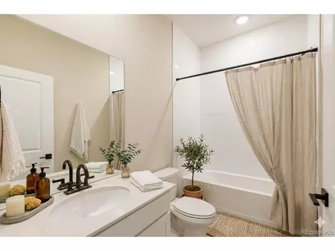 Bath - 15343 W 68th Loop, Arvada, CO 80007 photo 4 of 5