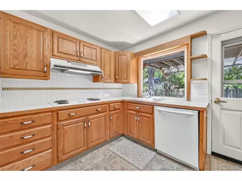 Kitchen - 1420 Cherryvale Rd, Boulder, CO 80303 photo 2 of 4