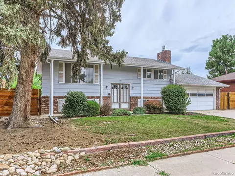 28 University Cir, Longmont, CO 80503