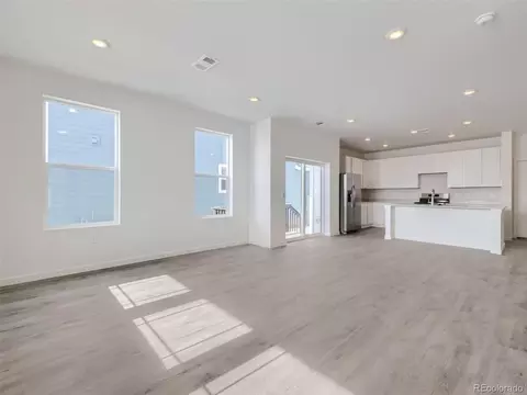 745 Aspen Ave, Bennett, CO 80102 photo 5